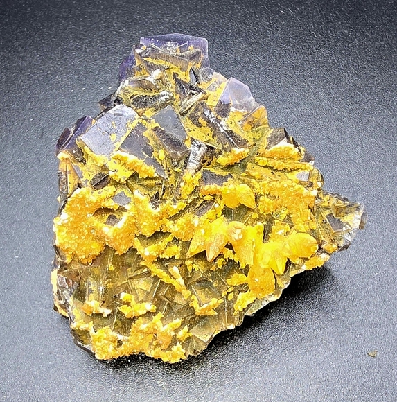 Fluorite with Calcite & Iron oxide interference coating - Picture 4 of 11